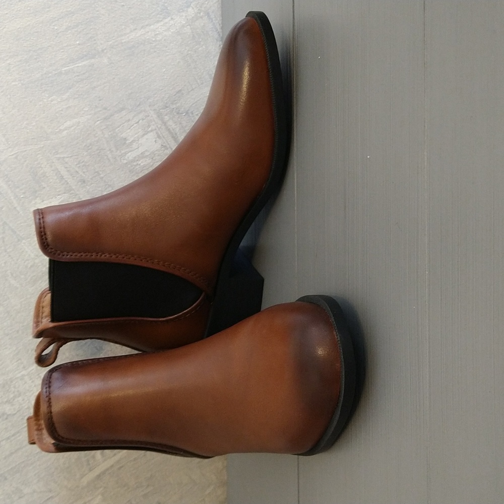 Steve Madden, brown leather and black ankle high boots, size 6, NWT, womens